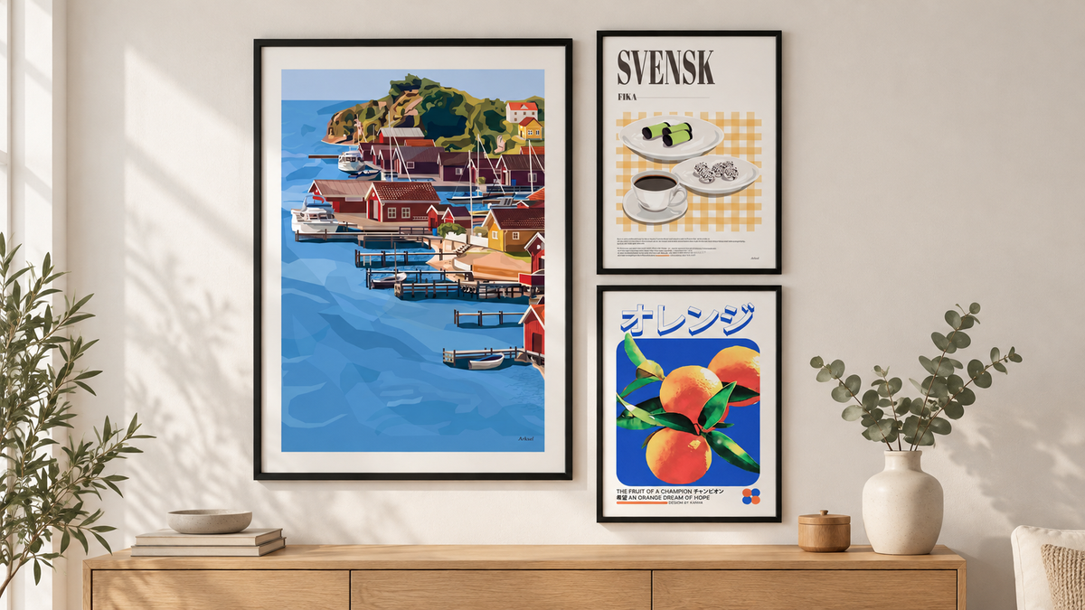 AI-genererad tavelvägg med Skärgården i stor svart ram och Svensk Fika samt An Orange Dream of Hope i två mindre ramar.