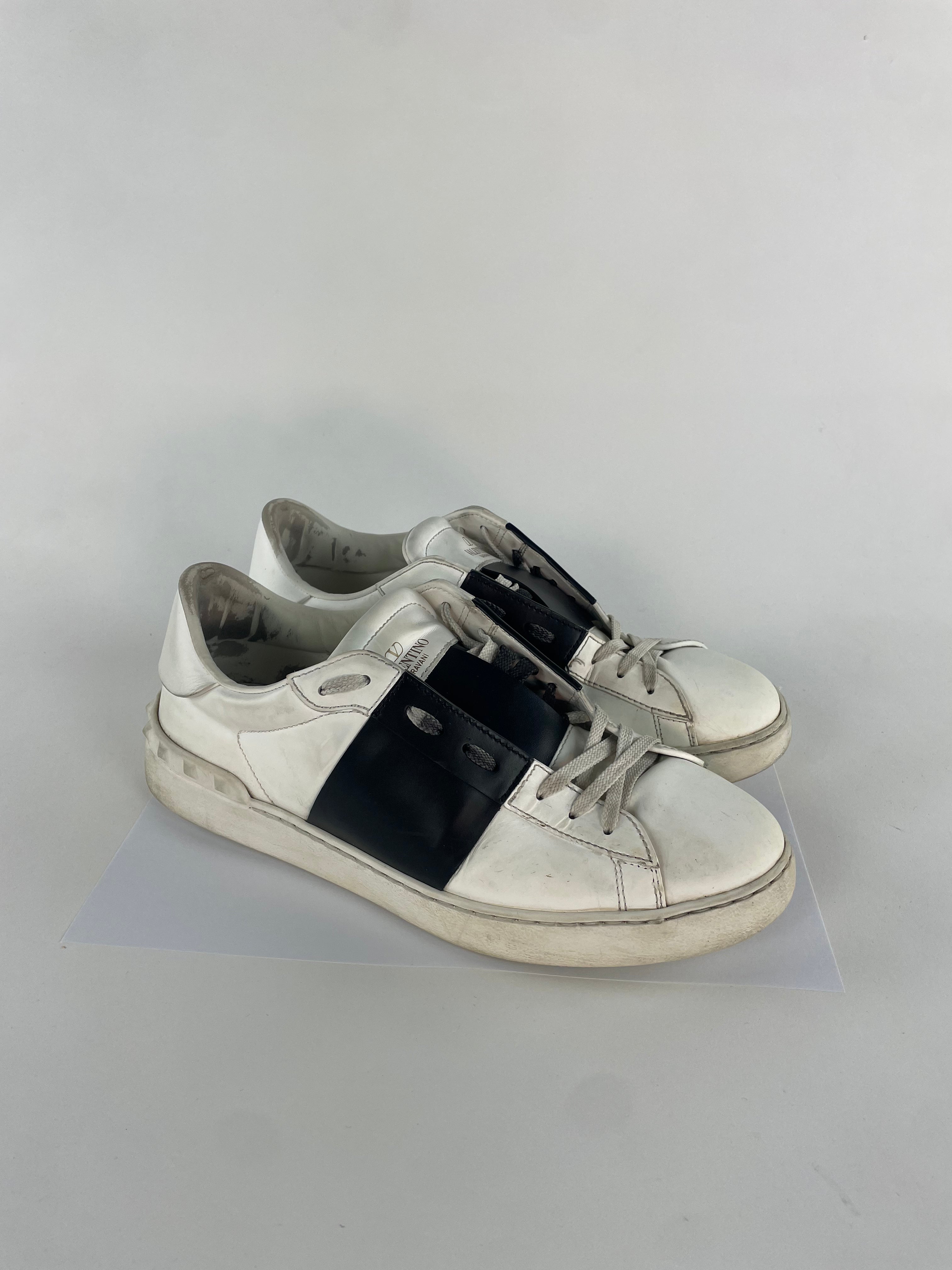 AK010. Valentino Garavani Open "White Black"