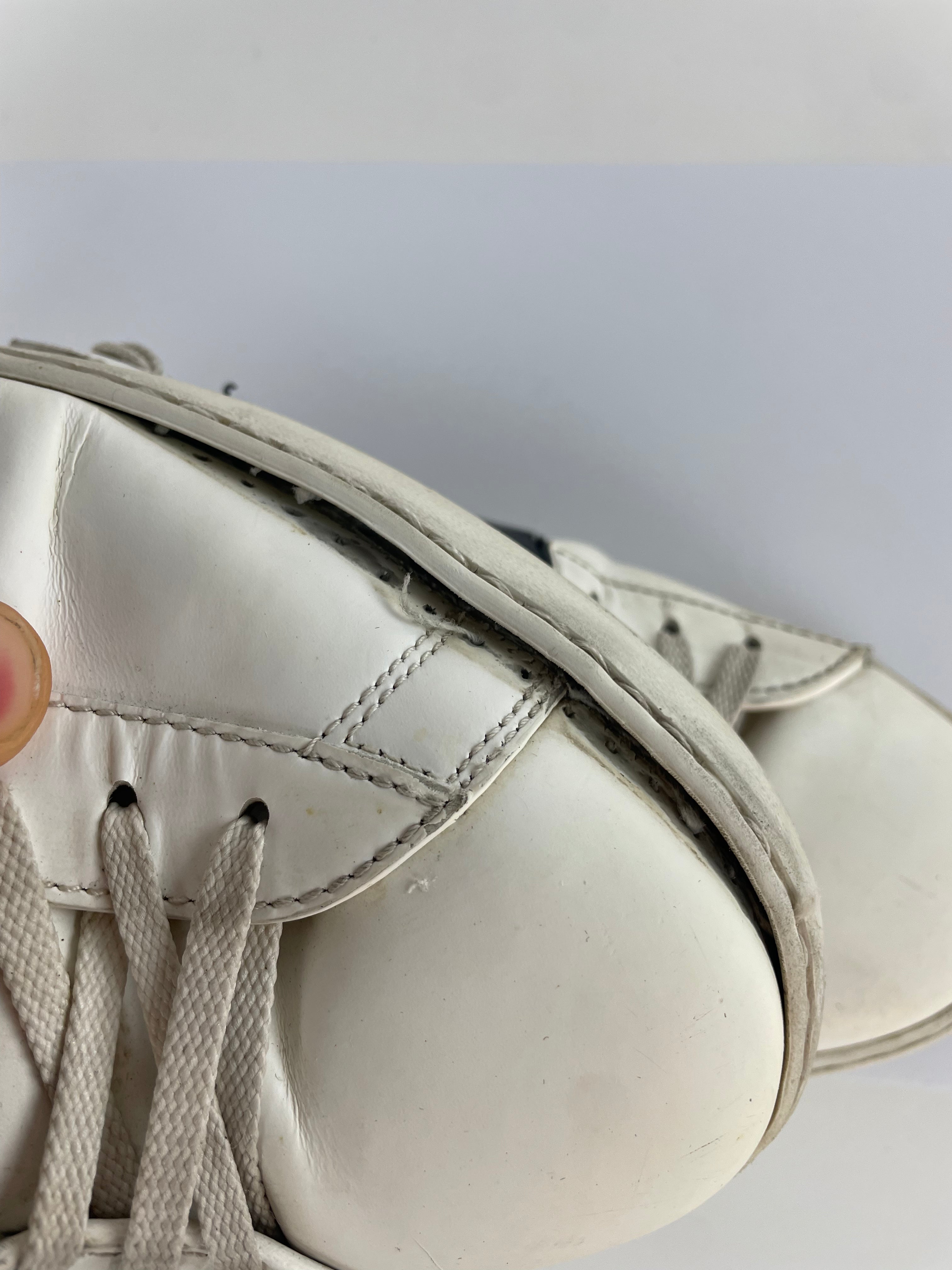 AK010. Valentino Garavani Open "White Black"