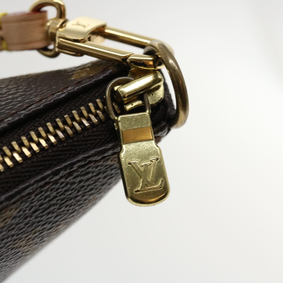 Handla Louis Vuitton Monogram Pochette Accessoires Pouch online | Smidigt och enkelt på nätet - Merchsweden |