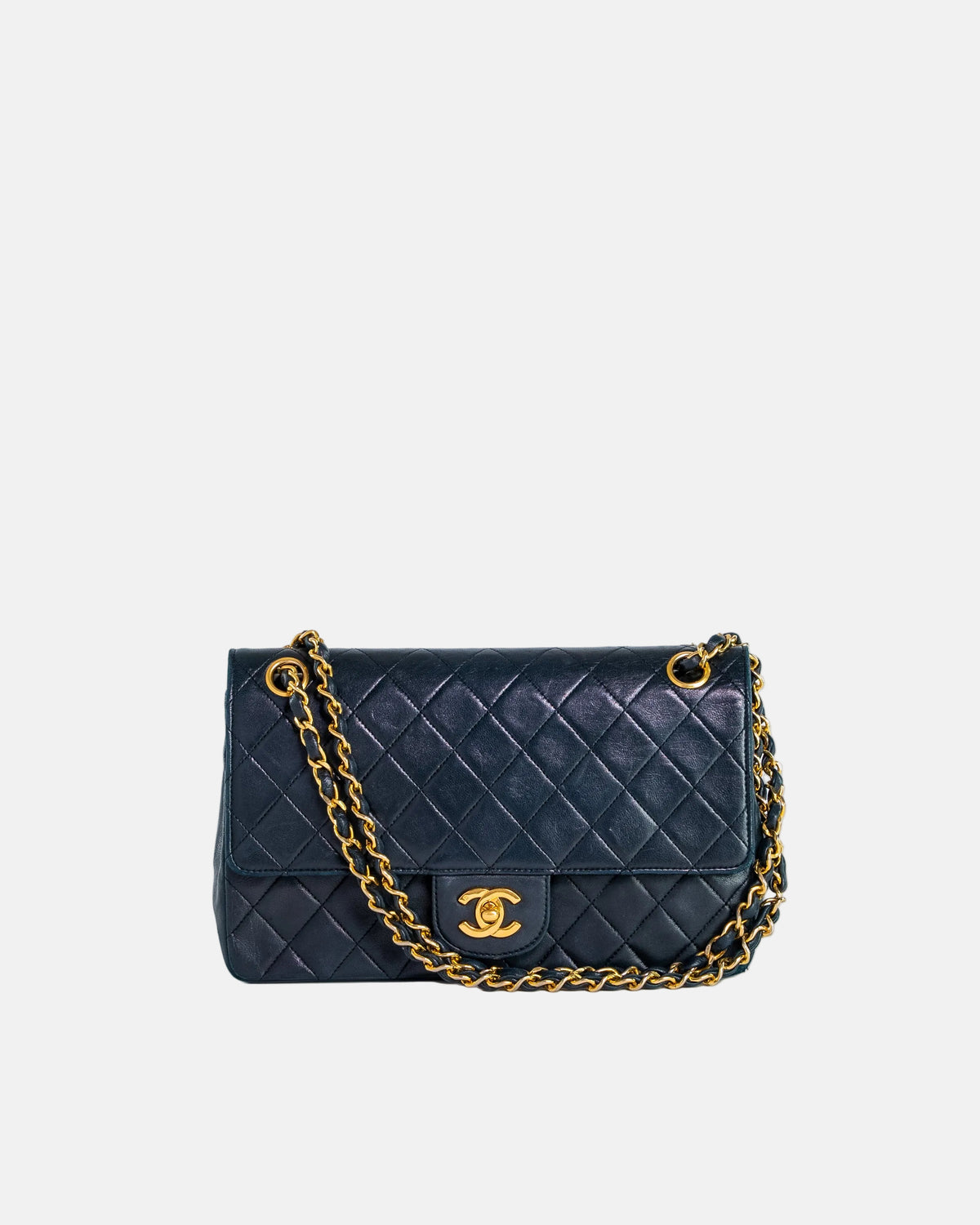 Handla Chanel Classic Matelasse 25 Chain Flap Shoulder Bag Lamb Skin Dark Navy online | Smidigt och enkelt på nätet - Merchsweden |
