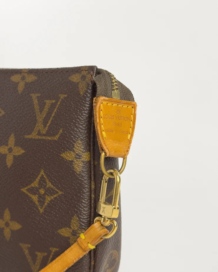 Louis Vuitton Pochette Accessoires: Väskan som Tar Sverige med Storm