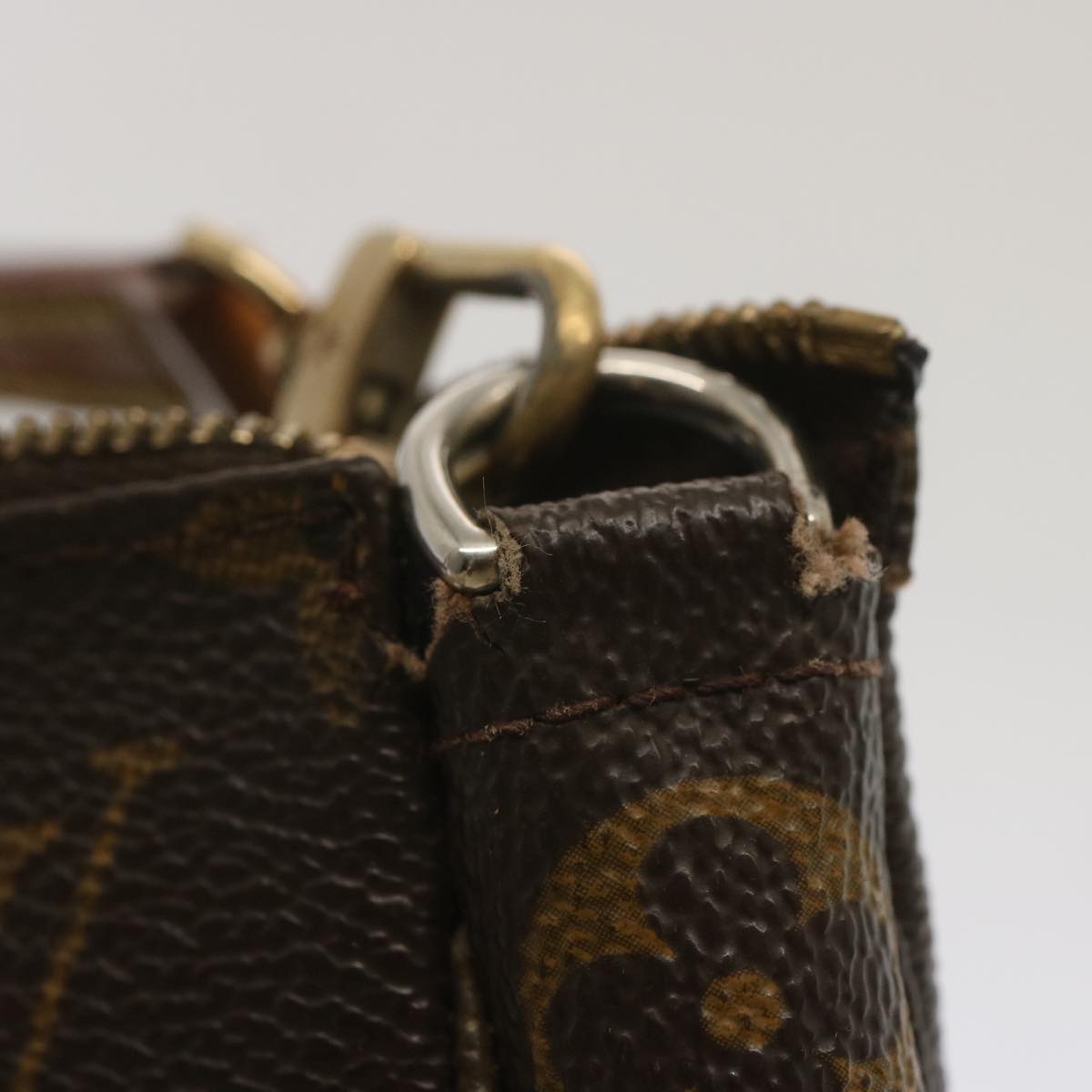 Handla Louis Vuitton Monogram Pochette Accessoires Pouch online | Smidigt och enkelt på nätet - Merchsweden |