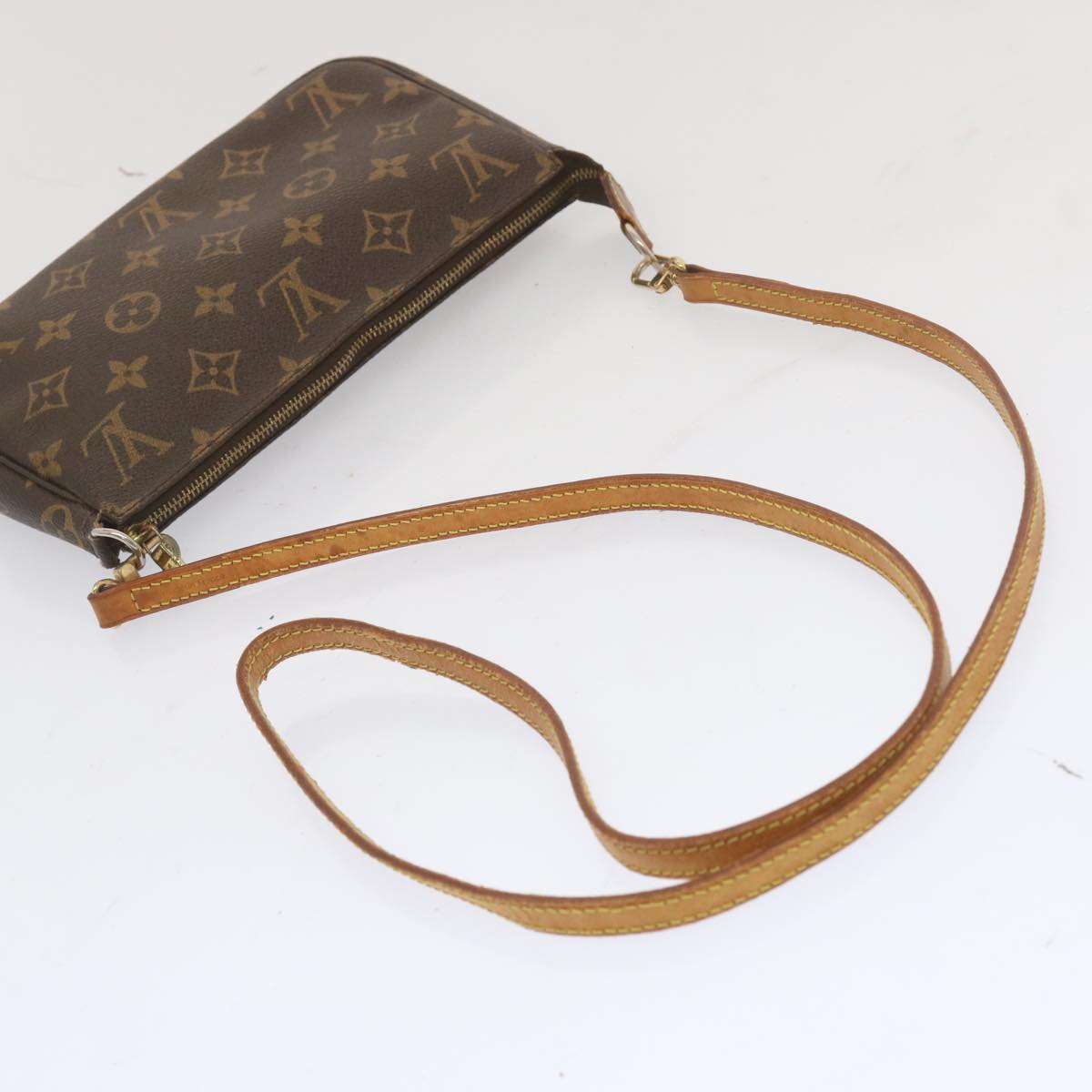 Handla Louis Vuitton Monogram Pochette Accessoires Pouch online | Smidigt och enkelt på nätet - Merchsweden |