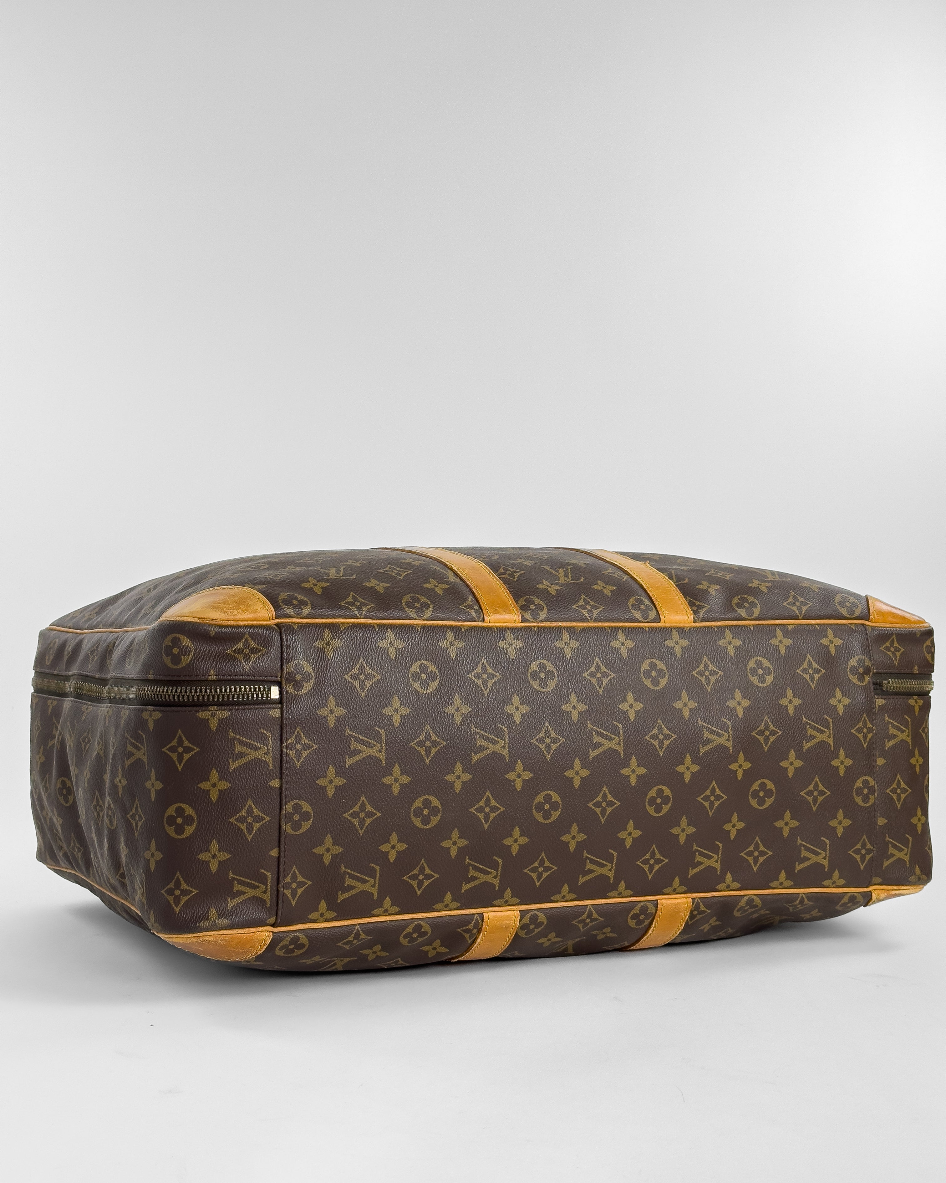 Handla Louis Vuitton Sirius 55 Suitcase Monogram online | Smidigt och enkelt på nätet - Merchsweden |