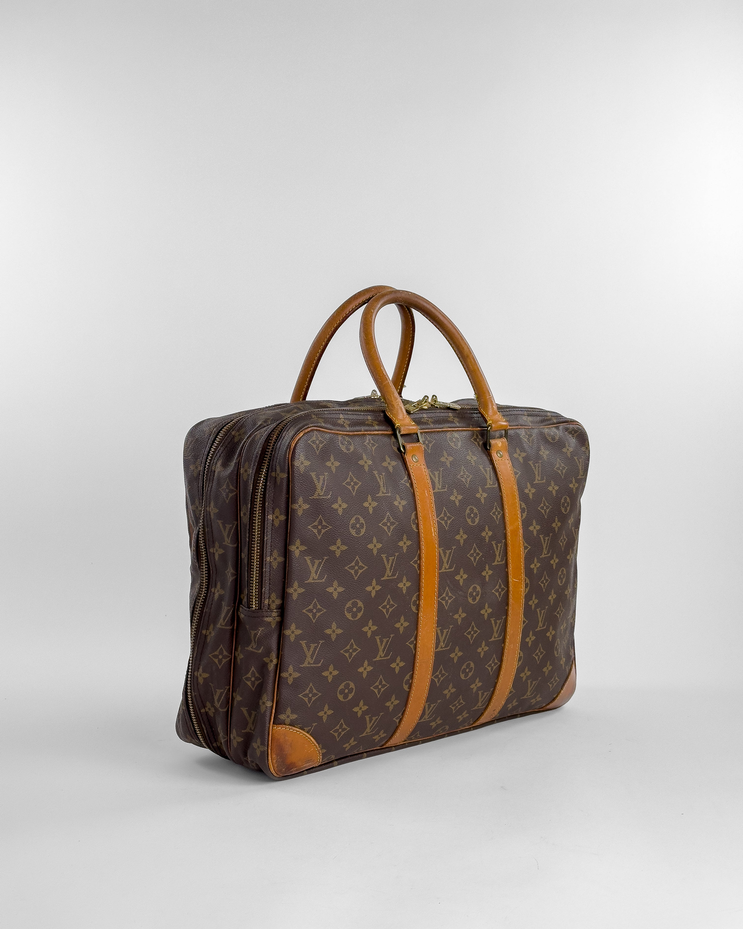 Handla Louis Vuitton Sirius 45 Suitcase Monogram online | Smidigt och enkelt på nätet - Merchsweden |