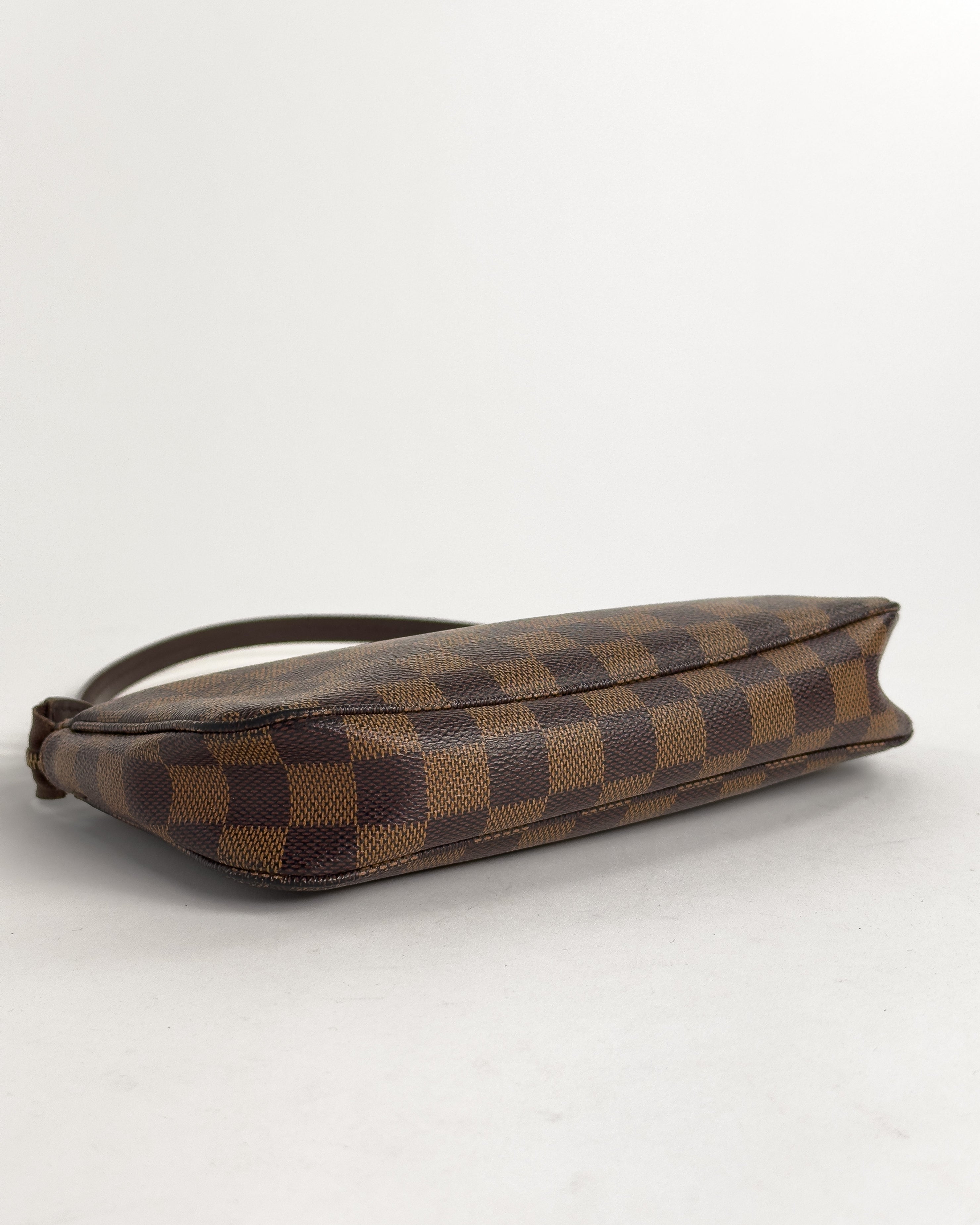 Handla Louis Vuitton Damier Ebene Pochette Accessoires Pouch online | Smidigt och enkelt på nätet - Merchsweden |