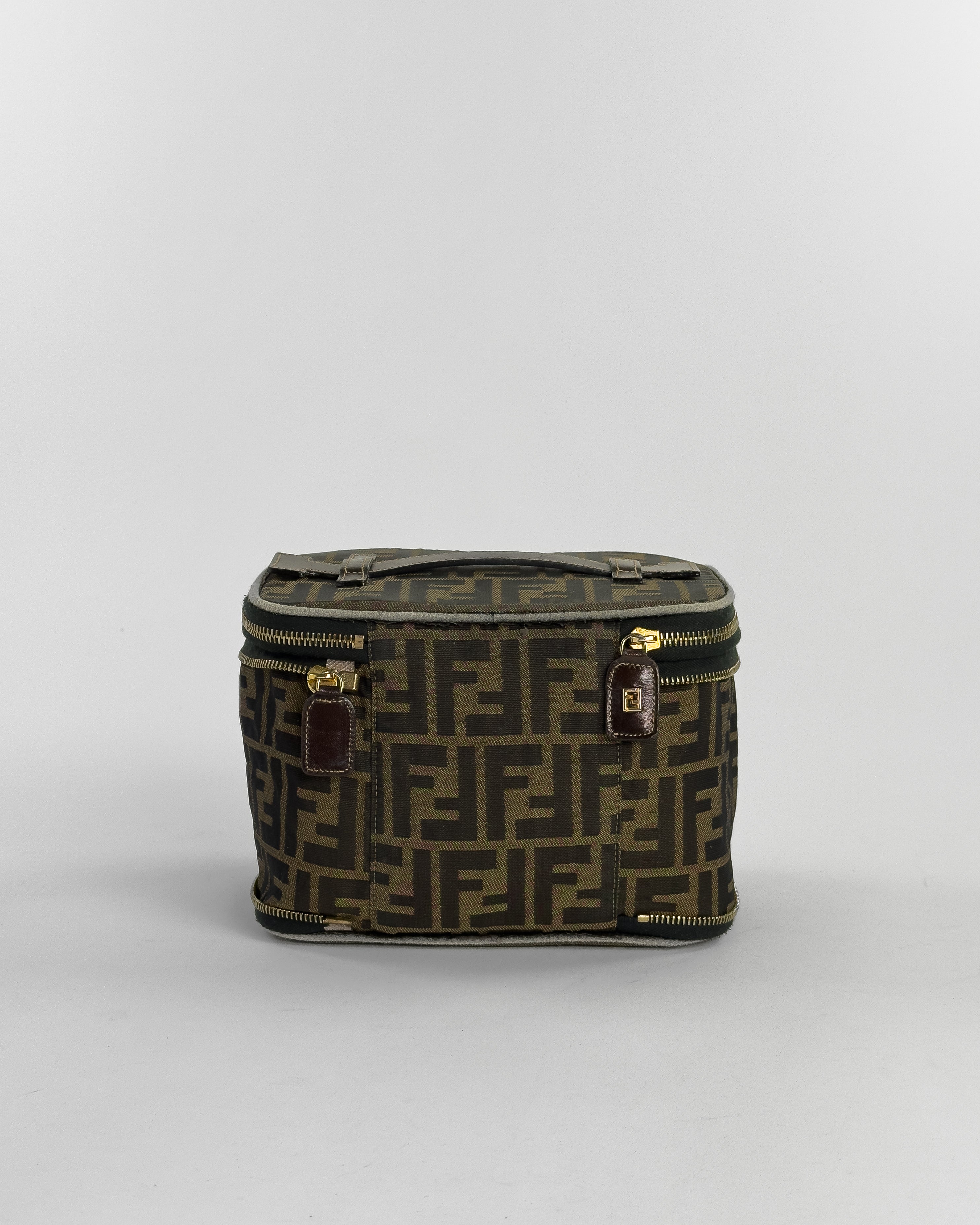 Handla Fendi Zucca Canvas Vanity Pouch online | Smidigt och enkelt på nätet - Merchsweden |