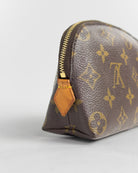 Handla Louis Vuitton Monogram Pochette PM Cosmetic Pouch online | Smidigt och enkelt på nätet - Merchsweden |