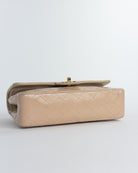 Handla Chanel Classic Matelasse 25 Chain Flap Bag Lamb Skin Beige online | Smidigt och enkelt på nätet - Merchsweden |