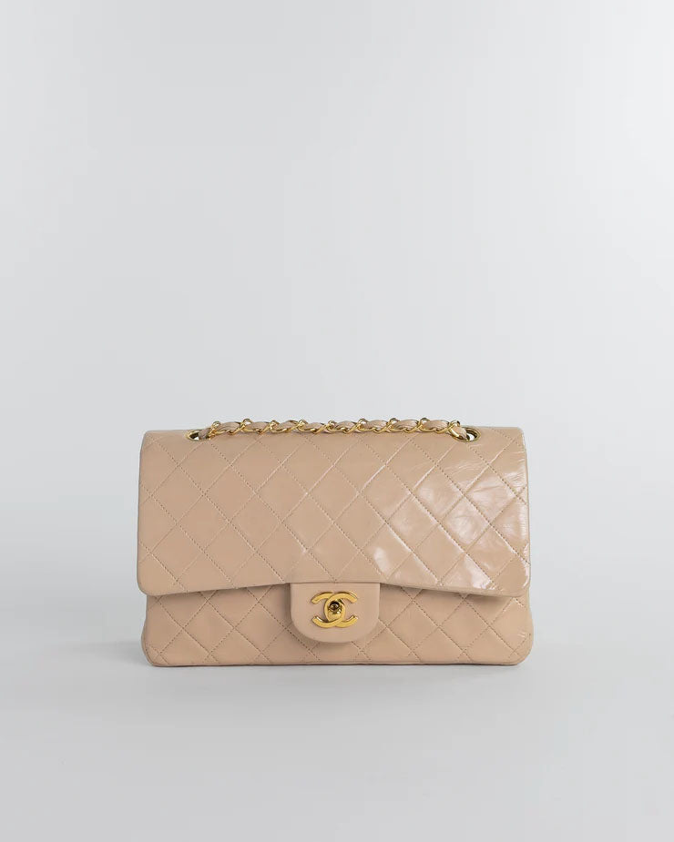 Handla Chanel Classic Matelasse 25 Chain Flap Bag Lamb Skin Beige online | Smidigt och enkelt på nätet - Merchsweden |