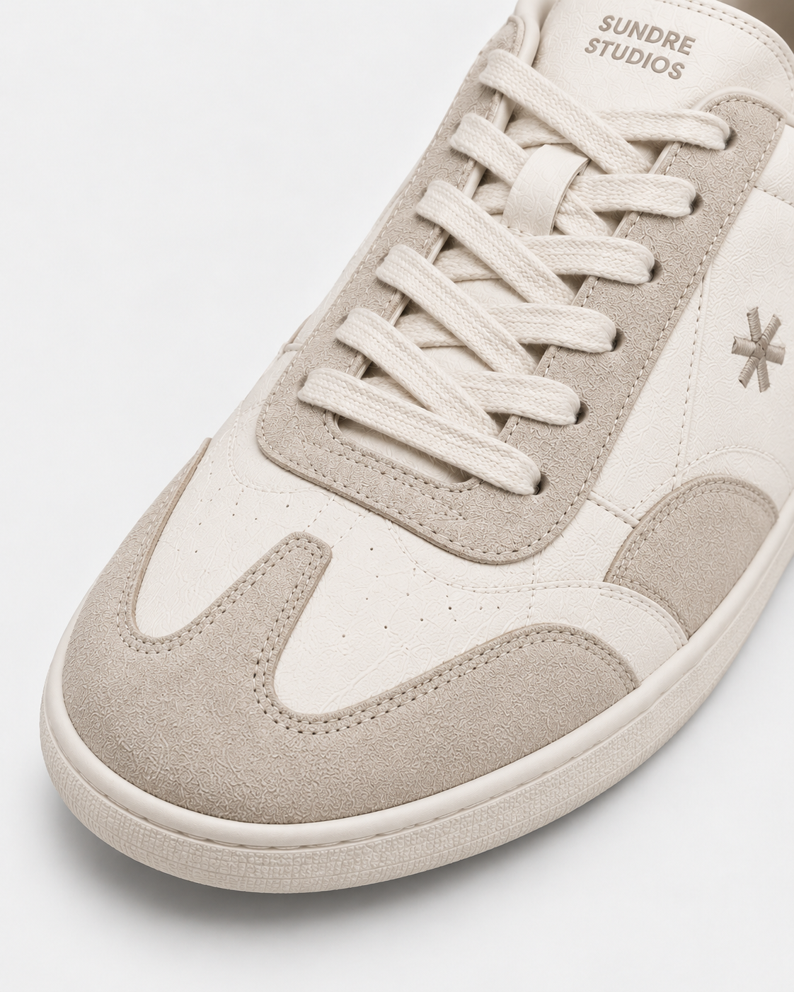Sundre 03 Beige från Sundre Studios – tåparti och materialdetaljer