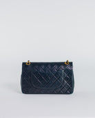 Handla Chanel Classic Matelasse 25 Chain Flap Shoulder Bag Lamb Skin Dark Navy online | Smidigt och enkelt på nätet - Merchsweden |