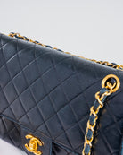 Handla Chanel Classic Matelasse 25 Chain Flap Shoulder Bag Lamb Skin Dark Navy online | Smidigt och enkelt på nätet - Merchsweden |