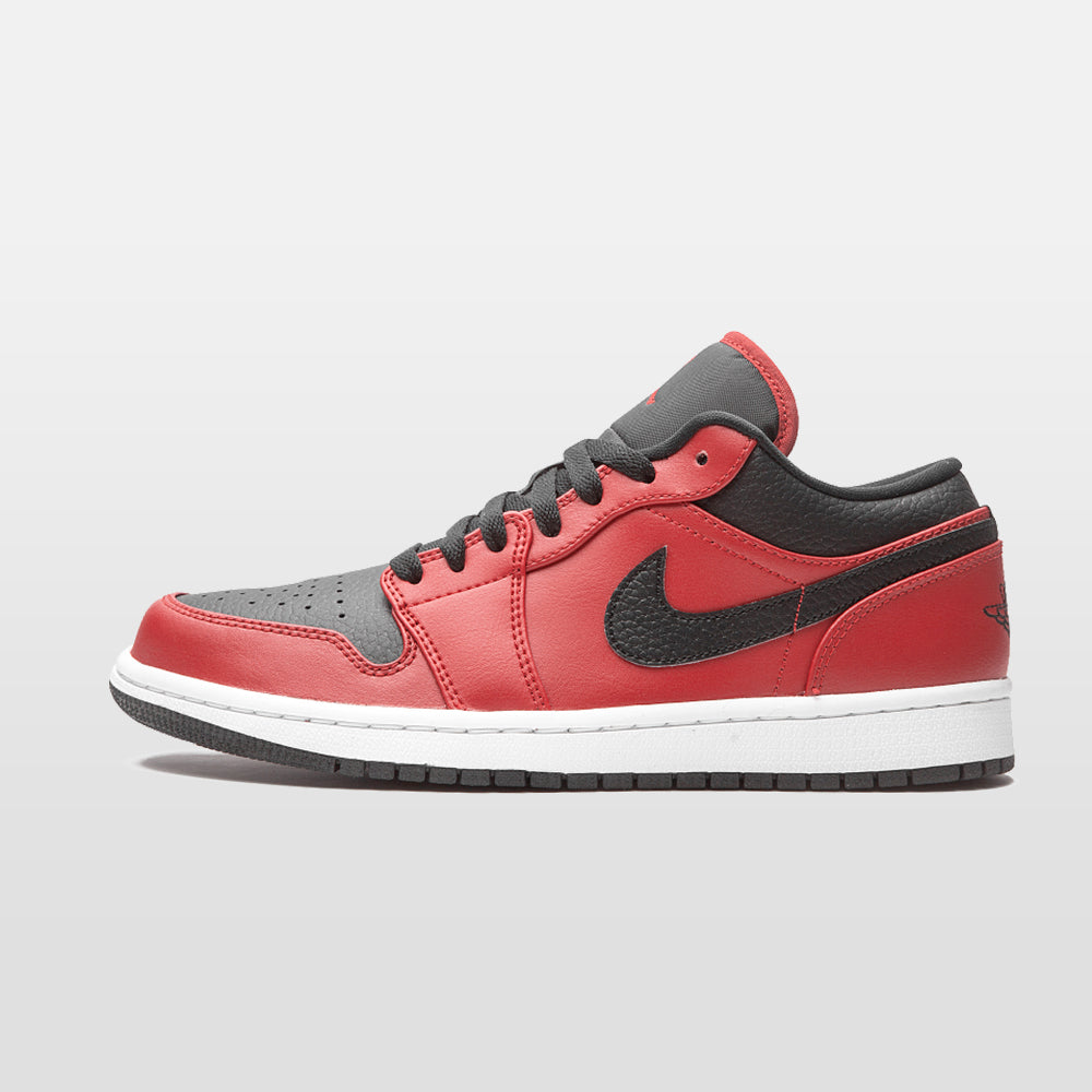 Nike Jordan 1 "Reverse Bred" Low - Jordan 1 | Trendiga kläder & skor - Merchsweden |