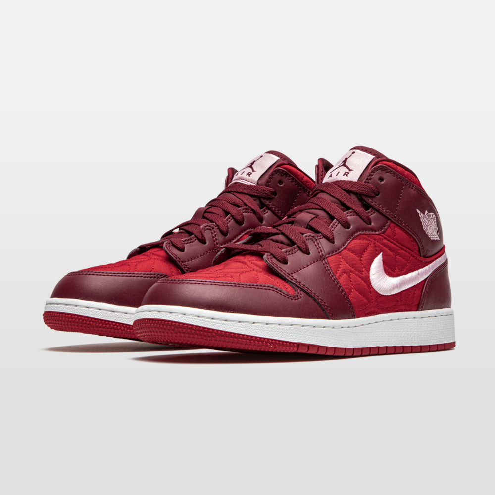 Nike Jordan 1 "Red Quilt" Mid (GS) - Jordan 1 | Trendiga kläder & skor - Merchsweden |